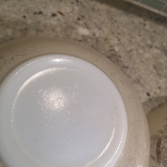 Vintage 2 x PYREX Forest Mushroom Cinderella Nesting 2.5 & 1.5 Liters Bowls - Picture 9 of 9